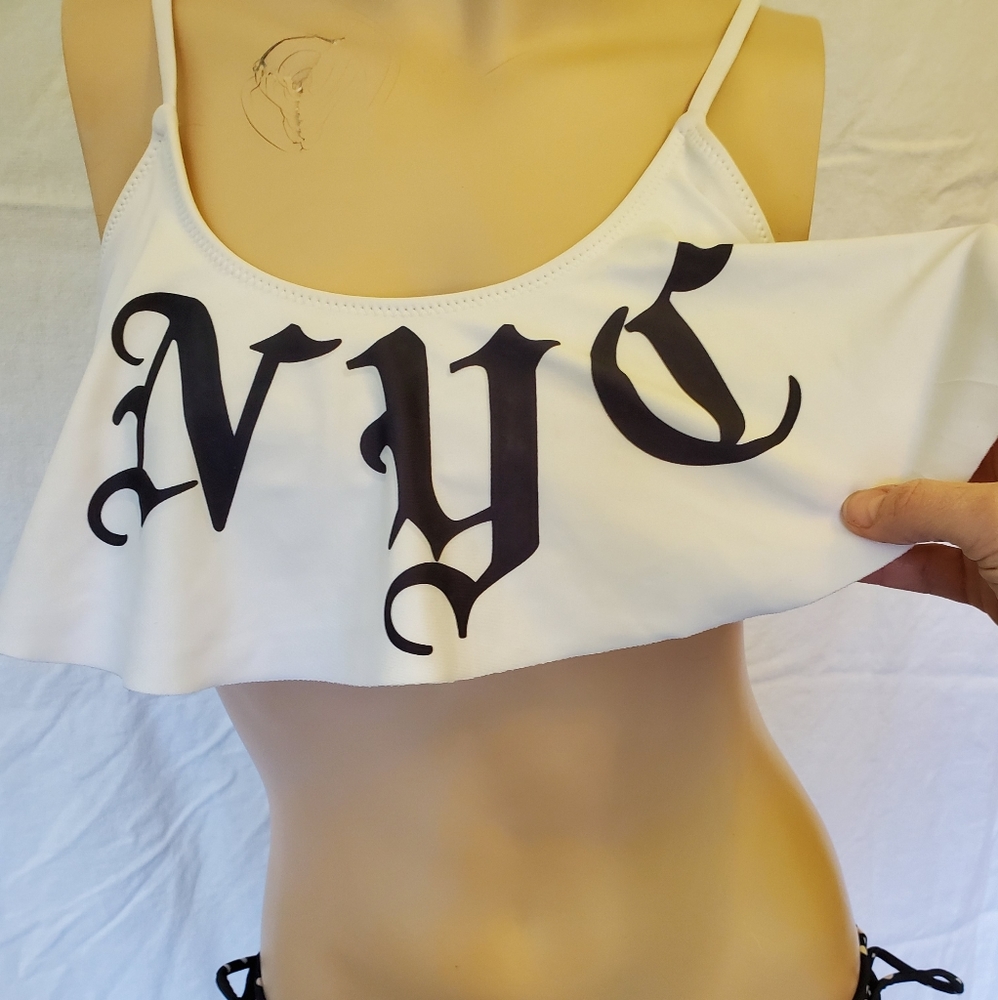 💀4 for $20- Forever 21 Flounce Bikini  Top - Picture 2 of 4